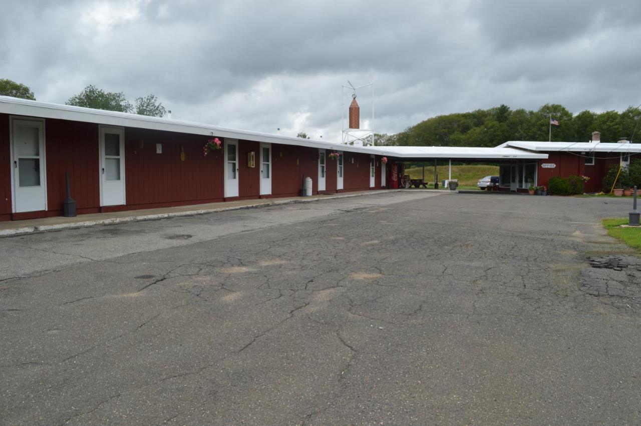 Copper Lantern Motor Lodge West Brookfield Exterior photo